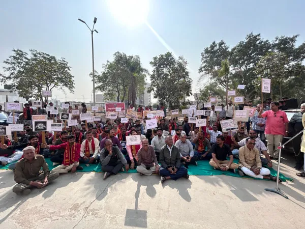 બાંગ્લાદેશમાં હિંદુઓ ઉપરના અત્યાચાર મામલે મોરબીમાં આવેદન અપાયું
