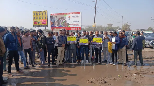 લોકપર્ણ પહેલા જ નવા રોડ ઉપર ભ્રષ્ટાચારના ગાબડા પડયાનો આક્ષેપ

