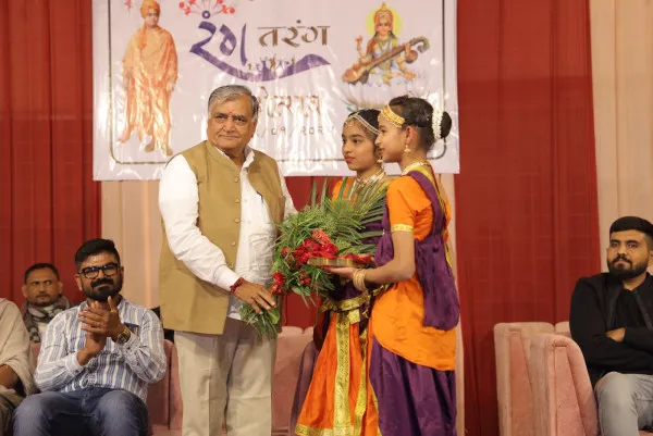 સ્વામી વિવેકાનંદ જન્મ જયંતી નિમિત્તે રાજપર તાલુકા શાળામાં રંગ તરંગ કાર્યક્રમનું આયોજન કરવામાં આવ્યું હતું.