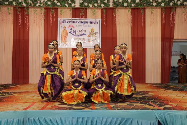 સ્વામી વિવેકાનંદ જન્મ જયંતી નિમિત્તે રાજપર તાલુકા શાળામાં રંગ તરંગ કાર્યક્રમનું આયોજન કરવામાં આવ્યું હતું.