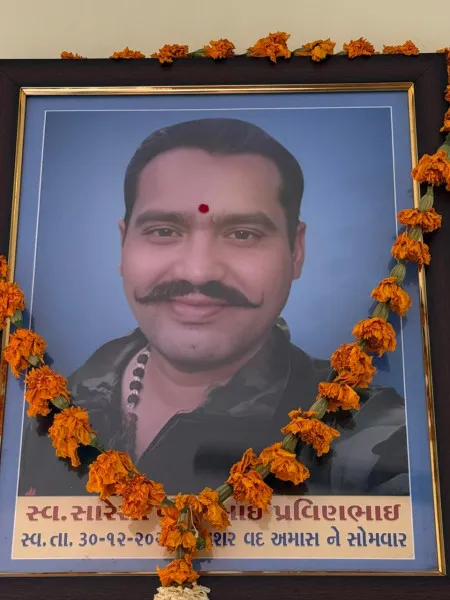 જોધપર ઝાલા ગામનાં શહીદ આર્મી જવાનના પરિવારને રૂ. 1 લાખની સહાય અર્પણ
