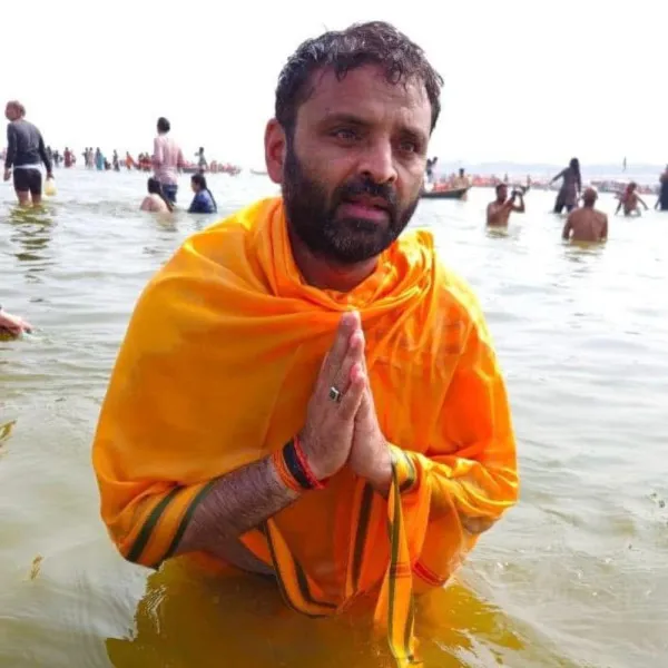 સાંસદ વિનોદભાઈએ પવિત્ર મહાકુંભમાં ડૂબકી લગાવી સૌના કલ્યાણની પ્રાર્થના કરી