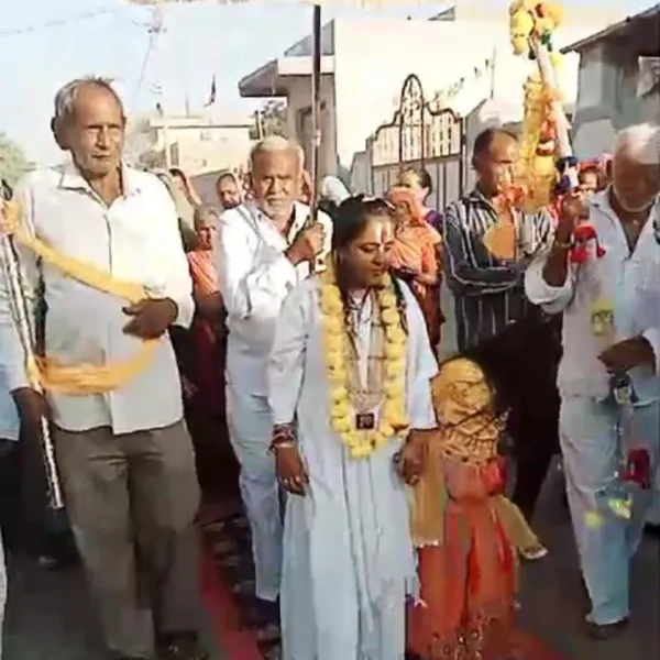 મોરબીના કાલીકા નગર ખાતે મહામંડલેશ્વર રત્નેશ્વરીદેવીના ભવ્ય સામૈયા 
