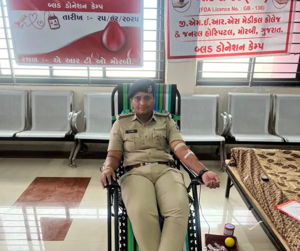 માર્ગ સલામતી કેમ્પેઇન અંતર્ગત એ.આર.ટી.ઓ દ્વારા બ્લડ ડોનેશન કેમ્પ યોજાયો.
