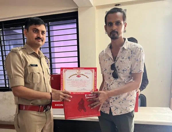 માર્ગ સલામતી કેમ્પેઇન અંતર્ગત એ.આર.ટી.ઓ દ્વારા બ્લડ ડોનેશન કેમ્પ યોજાયો.