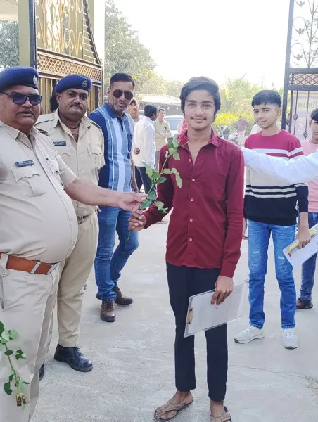 ધો.10 બોર્ડની પરીક્ષા વિદ્યાર્થીઓને શુભેચ્છાઓ આપતી ટંકારા પોલીસ