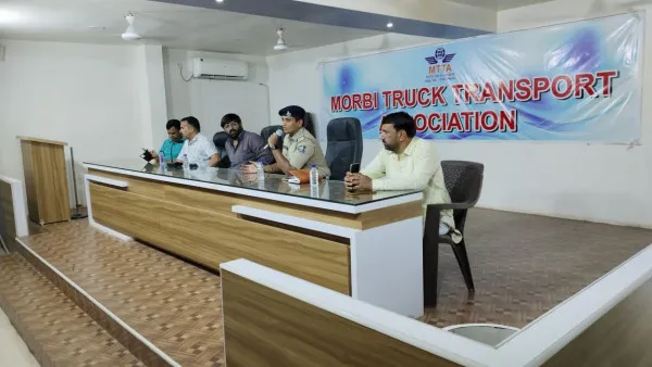 મોરબીના નેશનલ હાઇવે ઉપર ભારે વાહનો ઉપર તવાઈ, લેન ડ્રાઇવિંગનો કડક અમલ 

