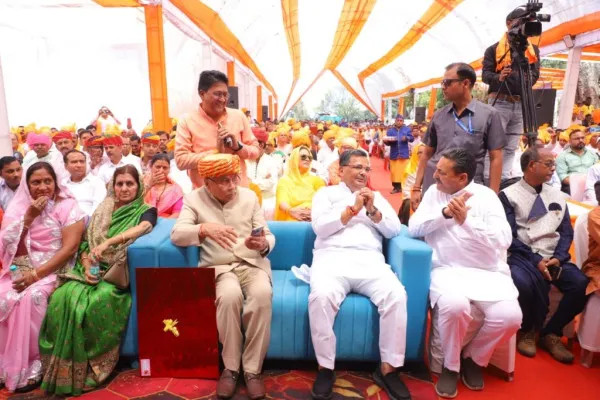 લભોઆ સ્ટેટમાં રાજપૂત મહાસંમેલન, મોબાઈલ કલીનીક અને અન્નક્ષેત્રનું લોકાર્પણ કરી શહીદોને શ્રધ્ધાજંલી અર્પણ કરાઈ
