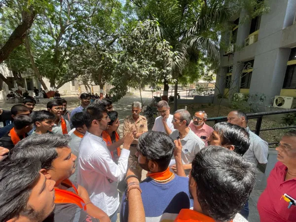 ABVP મોરબી દ્વારા L.E કૉલેજ હોસ્ટેલના પ્રશ્નને લઈને ઉગ્ર રજુઆત
