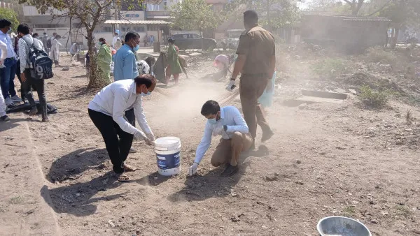 મોરબીના સામાકાંઠે અરૂણોદય સર્કલ પાસે સફાઈ ઝુંબેશ ચલાવતું મનપા