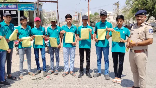 મોરબીમાં ટ્રાફિક નિયમોના અનુશાસન માટે નિર્મલ સ્કૂલના વિદ્યાર્થિઓ મેદાને આવી લોકોને માર્ગદર્શન આપ્યું