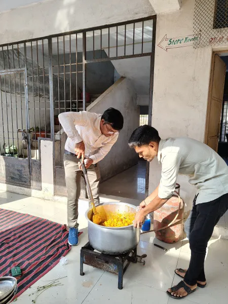 મોરબી તાલુકાની હજનાળી પ્રાથમિક શાળામાં ધોરણ 8 ના વિદ્યાર્થીઓનો વિદાય સમારંભ યોજાયો.