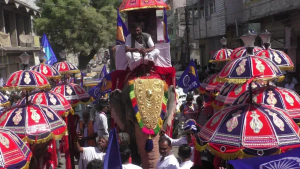 મોરબીમાં સૌપ્રથમ વખત હાથીની અંબાડી ઉપર સંવિધાન રાખી ભવ્ય શોભાયાત્રા કાઢી ડો. બાબા સાહેબ આંબેડકરની જન્મ જયતિની ઉજવણી કરાઈ