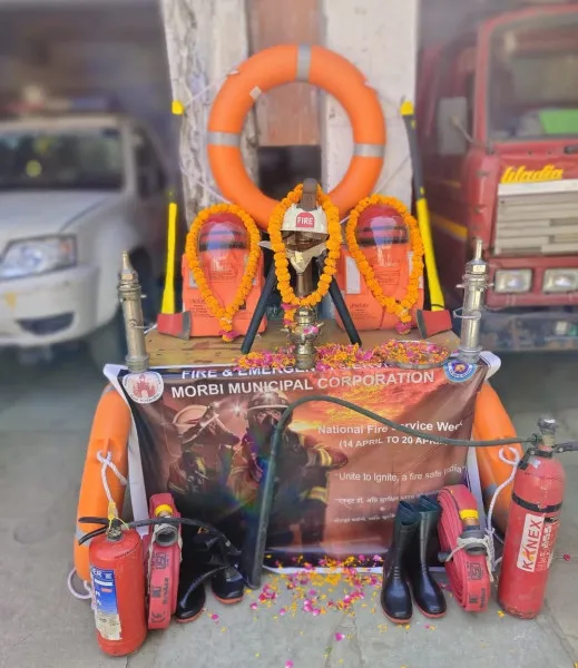 મોરબીમાં ફાયર બ્રિગેડ દ્વારા નેશનલ ફાયર સર્વિસ દિન નિમિતે શહિદ જવાનોને શ્રદ્ધાંજલિ અર્પણ 

