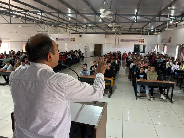 વિદ્યાર્થીઓને છુપાયેલી પ્રતિભાને ઓળખીને કેરિયર બનાવવી જોઈએ : ડો. શૈલેષ સગપરિયા
