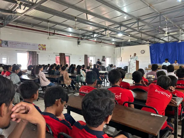 વિદ્યાર્થીઓને છુપાયેલી પ્રતિભાને ઓળખીને કેરિયર બનાવવી જોઈએ : ડો. શૈલેષ સગપરિયા
