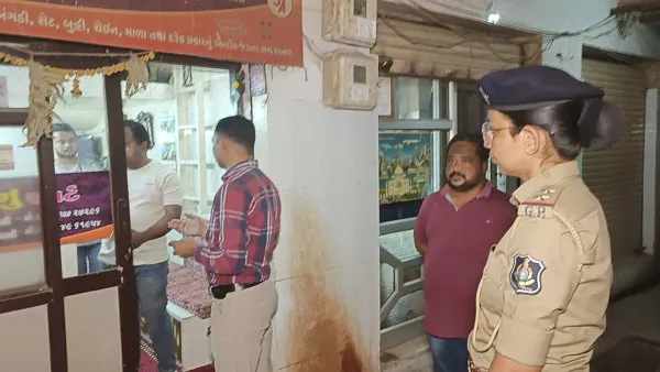 મોરબીમાં ગેરકાયદે વસવાટ કરતા 10 જેટલા બાંગલાદેશીઓને ડિટેન કરતા એસઓજી 
