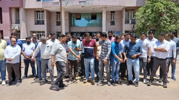 મોરબી જિલ્લાના મહેસુલી કર્મચારીઓની હડતાલ : મહેસુલી કામગીરી ખોરવાઈ
