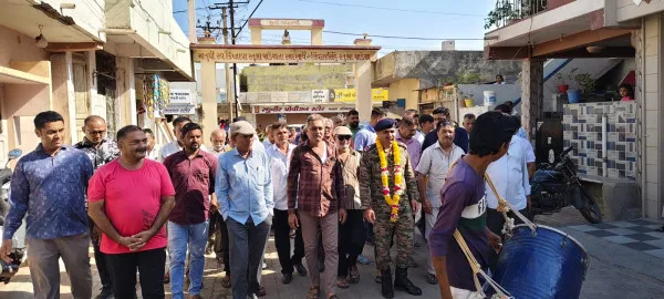 18 વર્ષની દેશ સેવા બાદ વતન પરત ફરેલા મોરબીના નિવૃત આર્મીમેનનું ભવ્ય સ્વાગત
