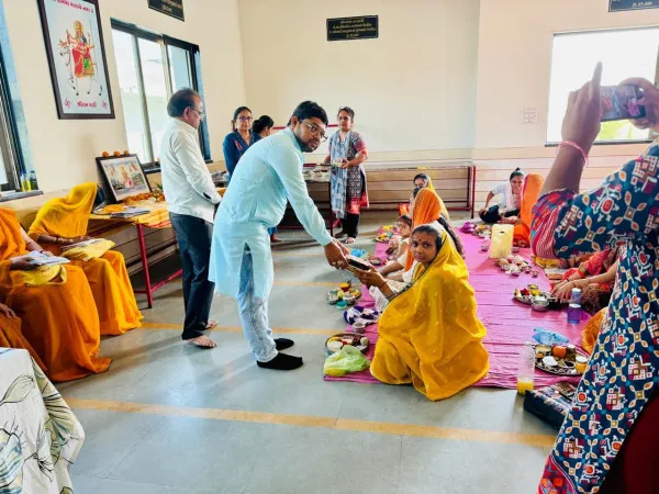 મોરબીના મહેન્દ્રનગર ગામે રામવાડીમાં ગર્ભ સંસ્કાર કાર્યક્રમ યોજાયો