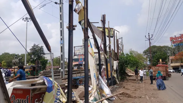 મોરબીમાં વિવિધ સ્થળોએ ખડકાયેલા જોખમી હોર્ડિંગ્સ અને બેનર દુર કરાયા
