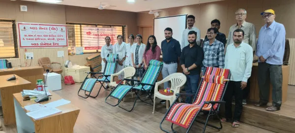 યુદ્ધની સ્થિતિને પહોંચી વળવા મોરબીના જિલ્લા પંચાયતના આરોગ્ય શાખા દ્વારા રકતદાન કેમ્પ યોજાયો