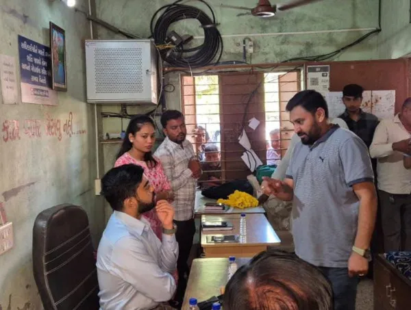 મોરબી મ્યુનિસિપલ કમિશનર સમક્ષ મહેન્દ્રનગરના રહીશોએ પ્રશ્નોની ઝંડી વરસાવી