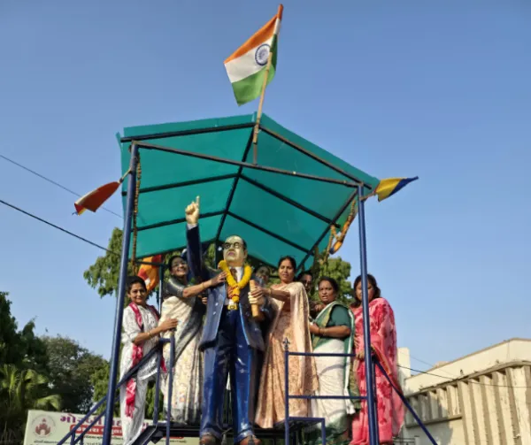 ઓપરેશન સિંદૂરને બિરદાવવા મોરબી જિલ્લા ભાજપ મહિલા મોરચા દ્વારા સિંદૂર રેલી નીકળી
