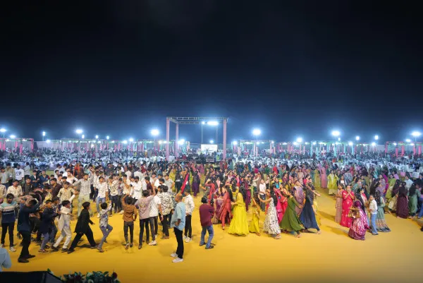 મોરબીમાં વડવાળા યુવા સંગઠનના ભવ્ય સમૂહ લગ્નોત્સવમાં 42 દીકરીઓએ પ્રભુતામાં પગલાં માંડ્યા
