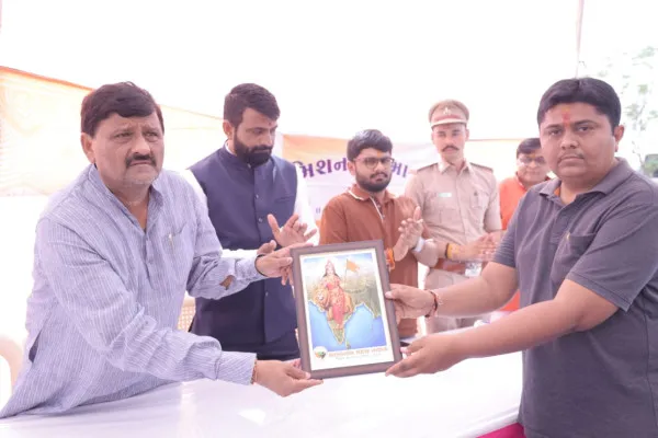 મિશન નવભારત મોરબી જિલ્લાના પ્રમુખ રામભાઈ જીલરીયાના જન્મ દિવસ નિમિત્તે વૃક્ષારોપણ કરાયું
