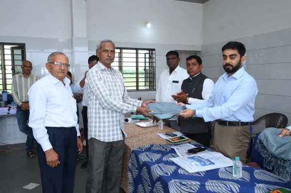મોરબીની પીએમ માધાપરવાડી કન્યા શાળામાં બાળાઓને શૈક્ષણિક કિટ અર્પણ 