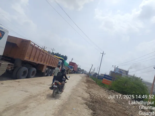 મોરબીના લખધીરપુર રોડ ઉપર કાયમી ટ્રાફિકજામ