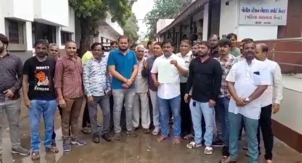 સરદાર સાહેબ વિશે અપમાનજનક ટિપ્પણી કરનાર રાજ ઠાકરે સામે ગુનો નોંધવા પાટીદાર યુવાનો મેદાને
