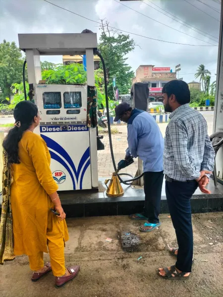 તોલમાપ તંત્ર દ્વારા મોરબી જિલ્લામાંપેટ્રોલ-ડીઝલ પંપ ઉપર મોટાપાયે દરોડા
