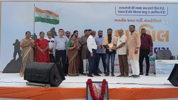 મોરબીમાં કારગિલ  વિજય દિવસ નિમિતે ભાજપ દ્વારા સૈનિકોનું મુઠી ઉંચેરું સન્માન કરાયું
