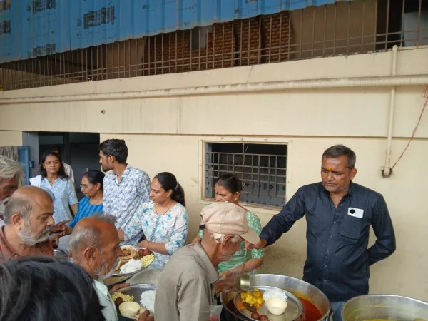 મોરબી જલારામધામમાં ઉંચી માંડલના સંઘાણી પરિવારે મહાપ્રસાદ યોજી પિતાને શ્રદ્ધાંજલિ  આપી