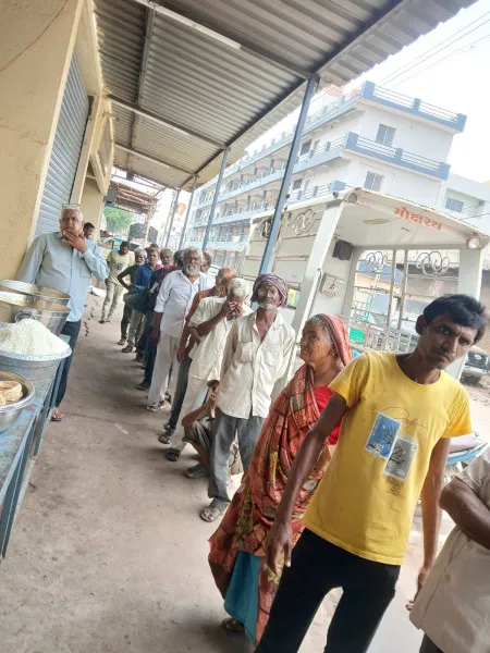 મોરબી જલારામધામમાં ઉંચી માંડલના સંઘાણી પરિવારે મહાપ્રસાદ યોજી પિતાને શ્રદ્ધાંજલિ  આપી