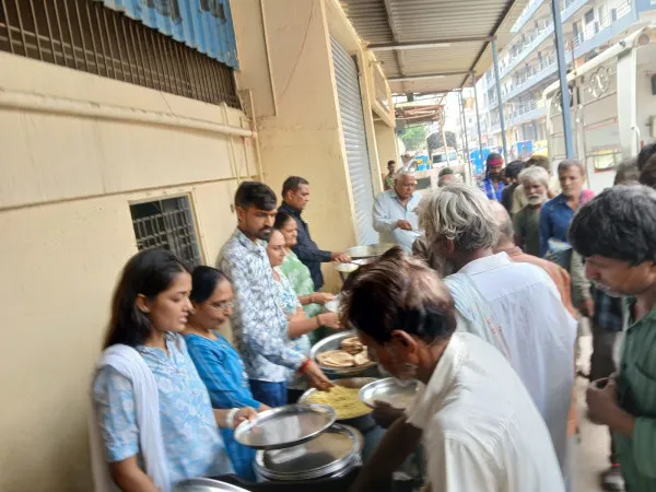 મોરબી જલારામધામમાં ઉંચી માંડલના સંઘાણી પરિવારે મહાપ્રસાદ યોજી પિતાને શ્રદ્ધાંજલિ  આપી
