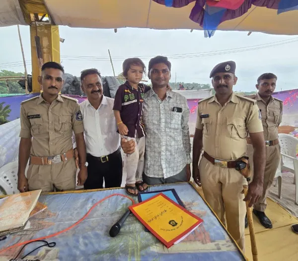 જડેશ્વરના મેળામાં વિખુટા પડેલા બાળકો તેમજ કેટલાક વૃદ્ધોને પણ શોધી કાઢી પોલીસે તેના પરિવારને સોંપ્યા