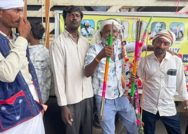 વિશ્વ આદિવાસી દિવસ નિમિત્તે ટંકારામાં શોભાયાત્રા આયોજન થયું હતું.

