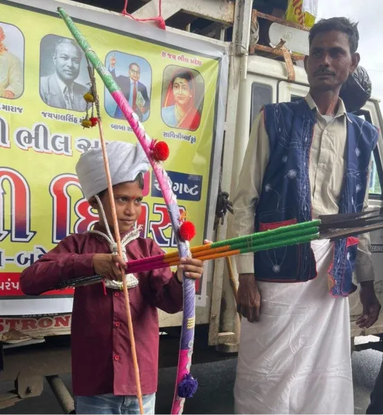 વિશ્વ આદિવાસી દિવસ નિમિત્તે ટંકારામાં શોભાયાત્રા આયોજન થયું હતું.

