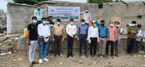 મોરબીમાં હર ઘર તિરંગા અંતર્ગત પંચાસર રોડને સાફ સુથરો કરતા અધિકારીઓ અને પદાધિકારીઓ