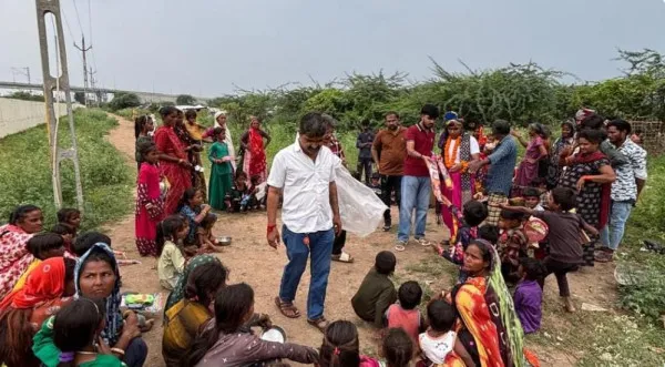 કૃષ્ણના ગેટઅપમાં 1500થી વધુ બાળકોને રમકડાં અને મીઠાઈ આપી જન્માષ્ટમીની પ્રેરણાદાયી ઉજવણી 
