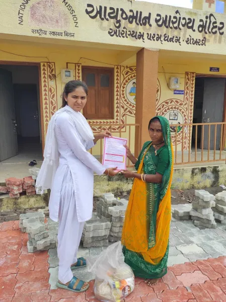 પ્રાથમિક આરોગ્ય કેન્દ્ર દલડી દ્વારા 30 કિલો વજન ધરાવતી ગર્ભવતી માતાઓને પોષણ કીટનું વિતરણ કરાયું.