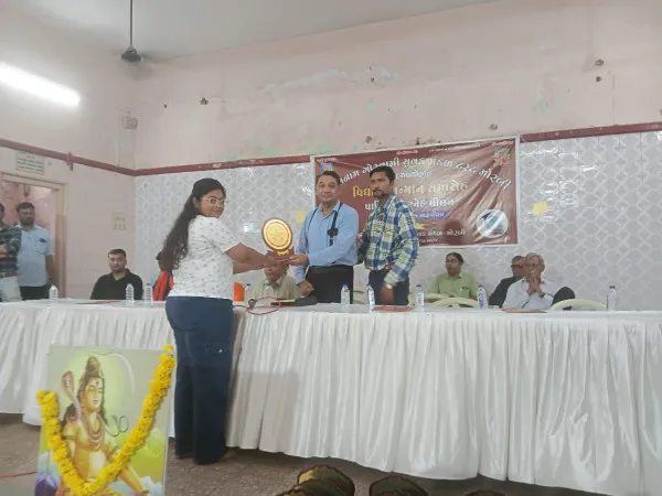 મોરબી દશનામ ગોસ્વામી યુવક મંડળ દ્વારા 260 તેજસ્વી વિધાર્થીઓનું શિક્ષણ કીટ આપી સન્માન કરાયું