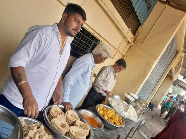 મોરબીના જલારામધામમાં મહાપ્રસાદ યોજી જન્મદિવસ ઉજવણી
