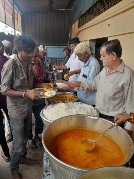 મોરબીના જલારામધામમાં મહાપ્રસાદ યોજી જન્મદિવસ ઉજવણી
