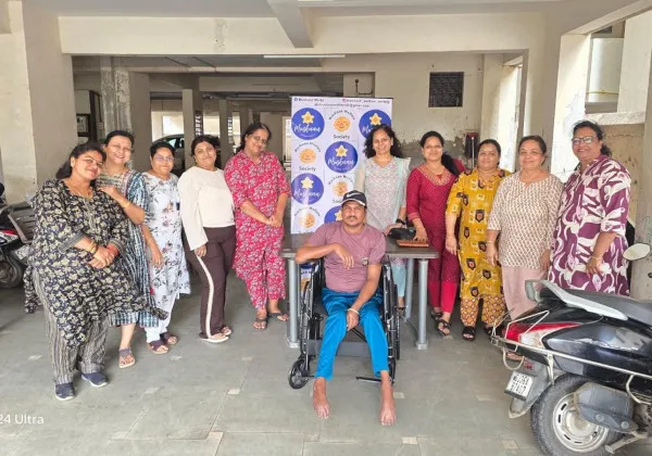 મોરબીમાં મુસ્કાન વેલ્ફેર સોસાયટીએ દિવ્યાંગને વ્હીલચેર અર્પણ આપી માનવતા મહેકાવી