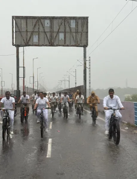 તન-મનને સશક્ત બનાવવા વરસતા વરસાદ વચ્ચે પણ પોલીસની સાયકલ રેલી