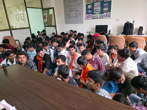 મોરબી ABVPએ એલઇ કોલેજમાં પ્રોફેસર ગેરવર્તન મામલે આંદોલન ચલાવ્યું